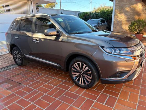 MITSUBISHI OUTLANDER 2.2 MIVEC DI-D DIESEL HPE-S AWD AUTOMÁTICO